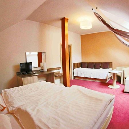 Hotel Koruna Karlštejn Zewnętrze zdjęcie