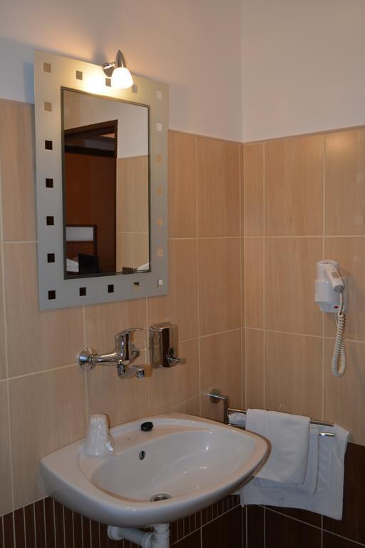 Hotel Koruna Karlštejn Zewnętrze zdjęcie