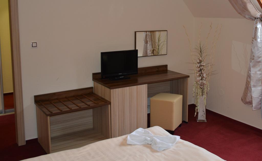 Hotel Koruna Karlštejn Zewnętrze zdjęcie