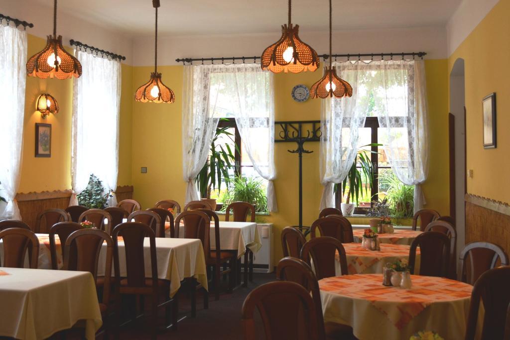 Hotel Koruna Karlštejn Zewnętrze zdjęcie