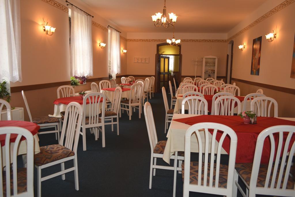 Hotel Koruna Karlštejn Zewnętrze zdjęcie