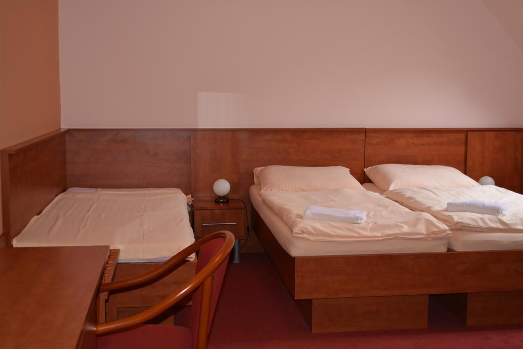 Hotel Koruna Karlštejn Pokój zdjęcie
