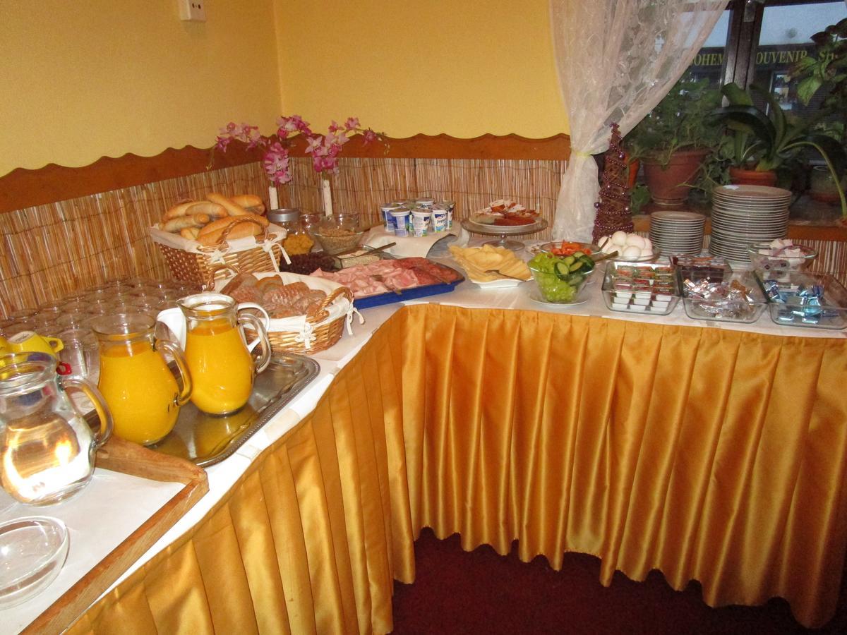 Hotel Koruna Karlštejn Zewnętrze zdjęcie